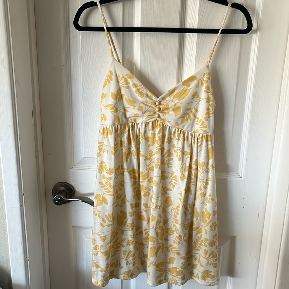 Really cute never worn yellow & cream colored babydoll top.
